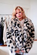 Load image into Gallery viewer, Fashionista Fur Coat