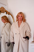 Load image into Gallery viewer, The Opéra Winter Wool Coat