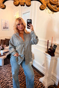 Load image into Gallery viewer, Sloane Plaid Button-Up — Bleu