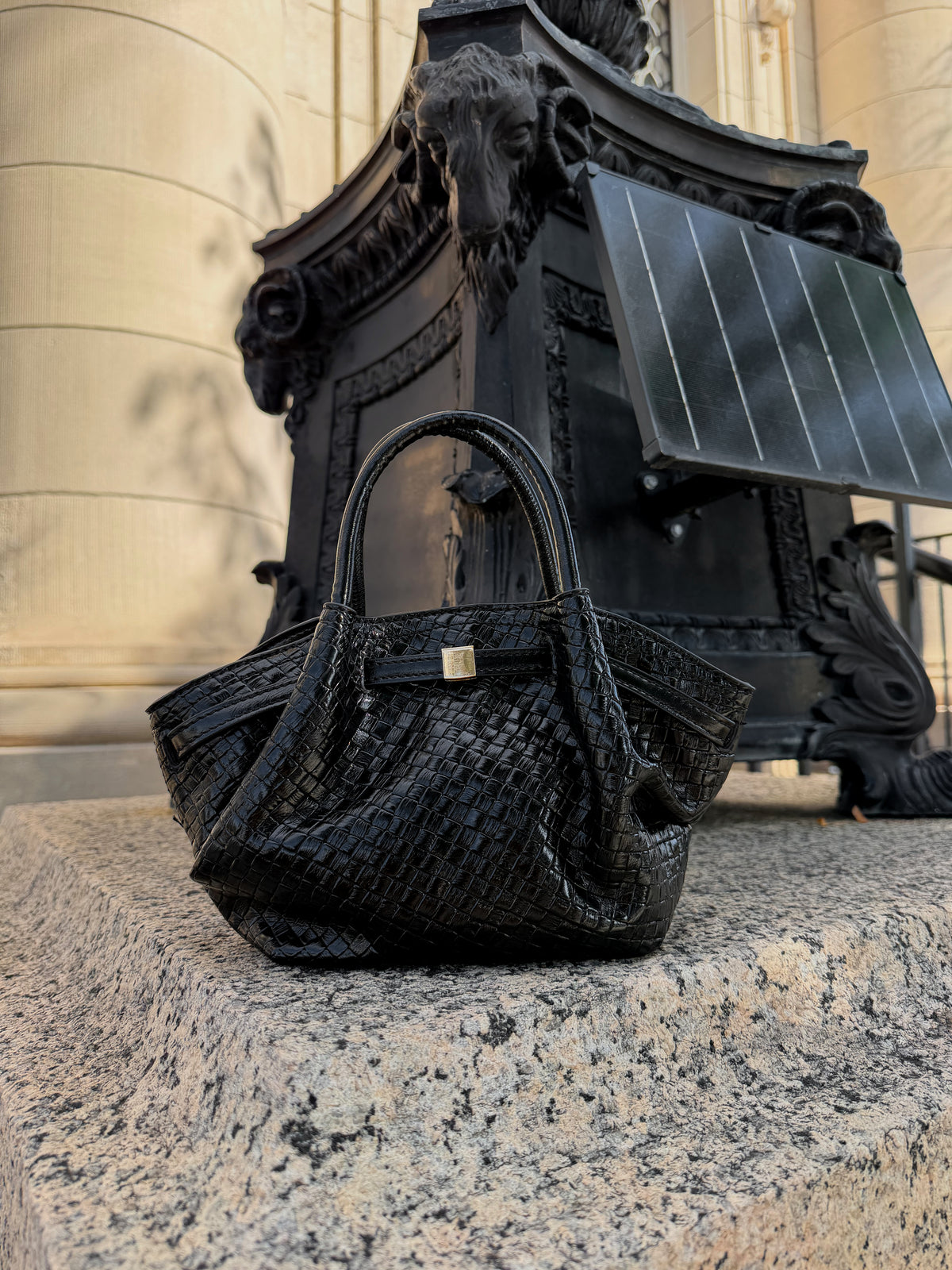The Tribeca Woven Handbag — Noir