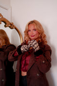 Load image into Gallery viewer, The Frosted Brushstroke Gloves
