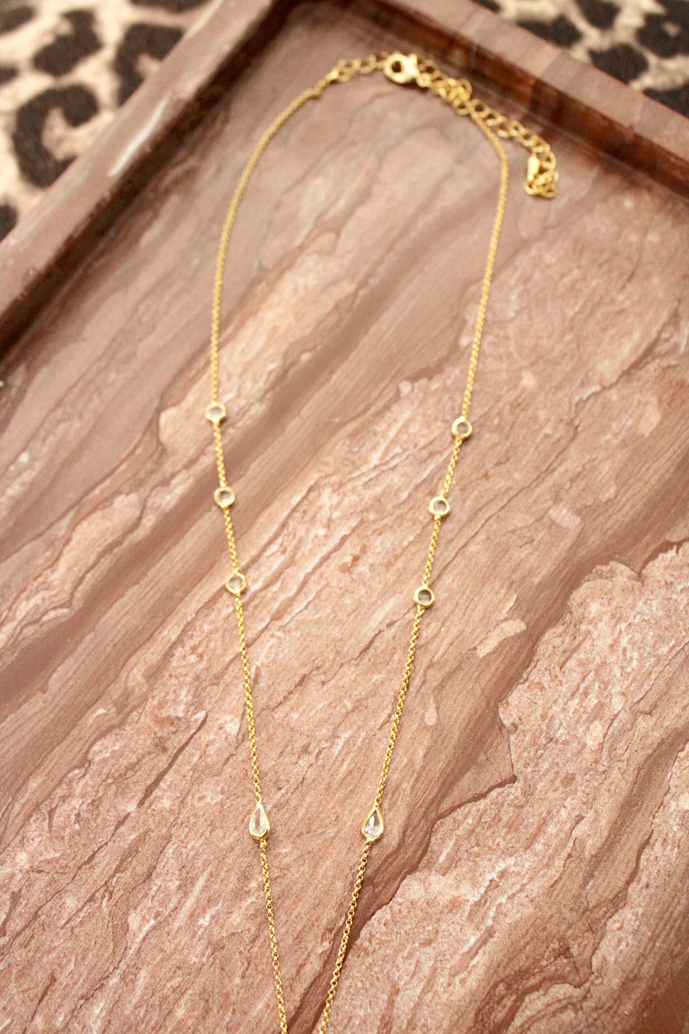 The Élodie Lariat Necklace