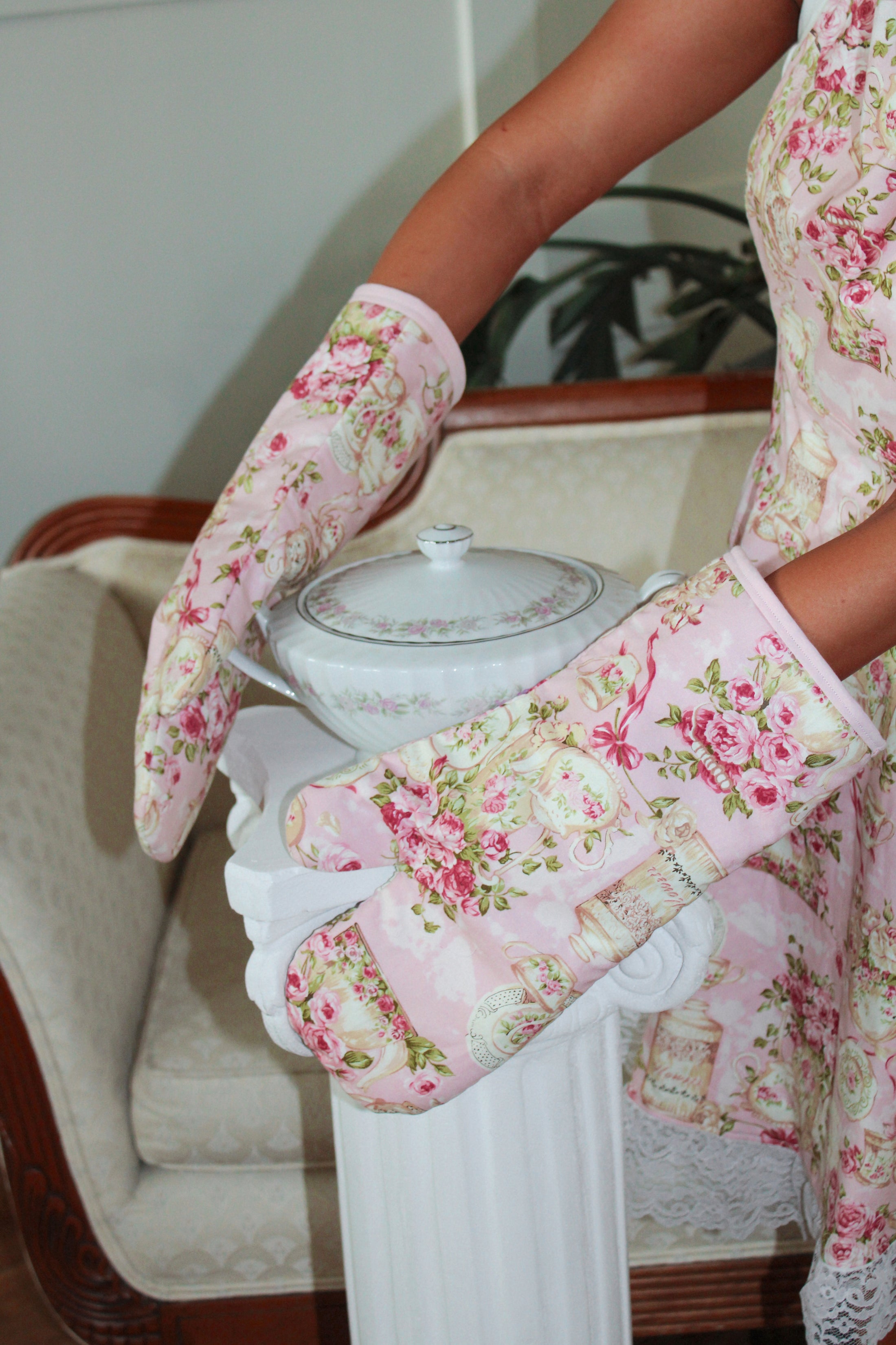 Antoinette’s Parlor Vintage Oven Mitts