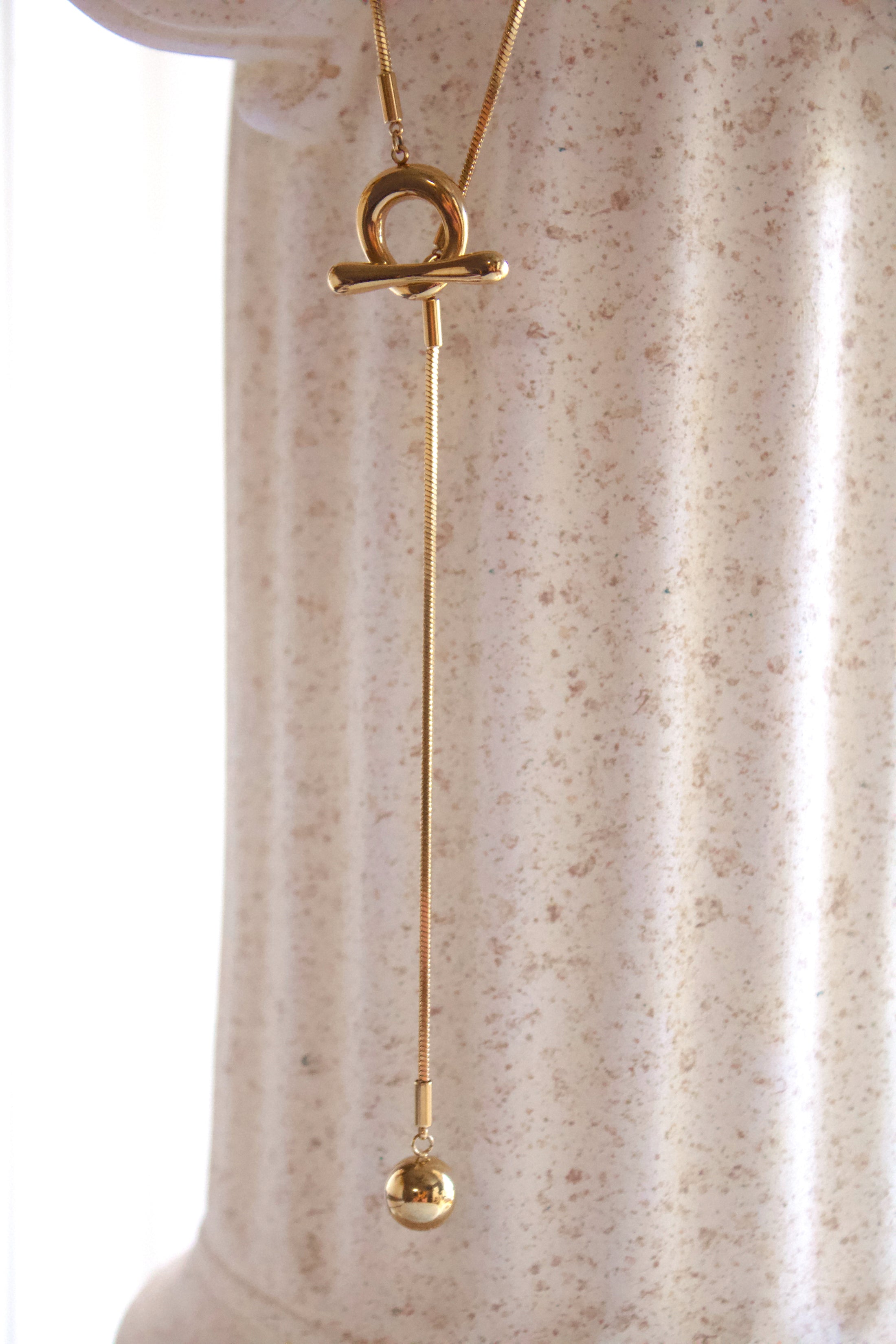 The London Loop Necklace