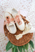 Load image into Gallery viewer, Château Stroll Sneakers
