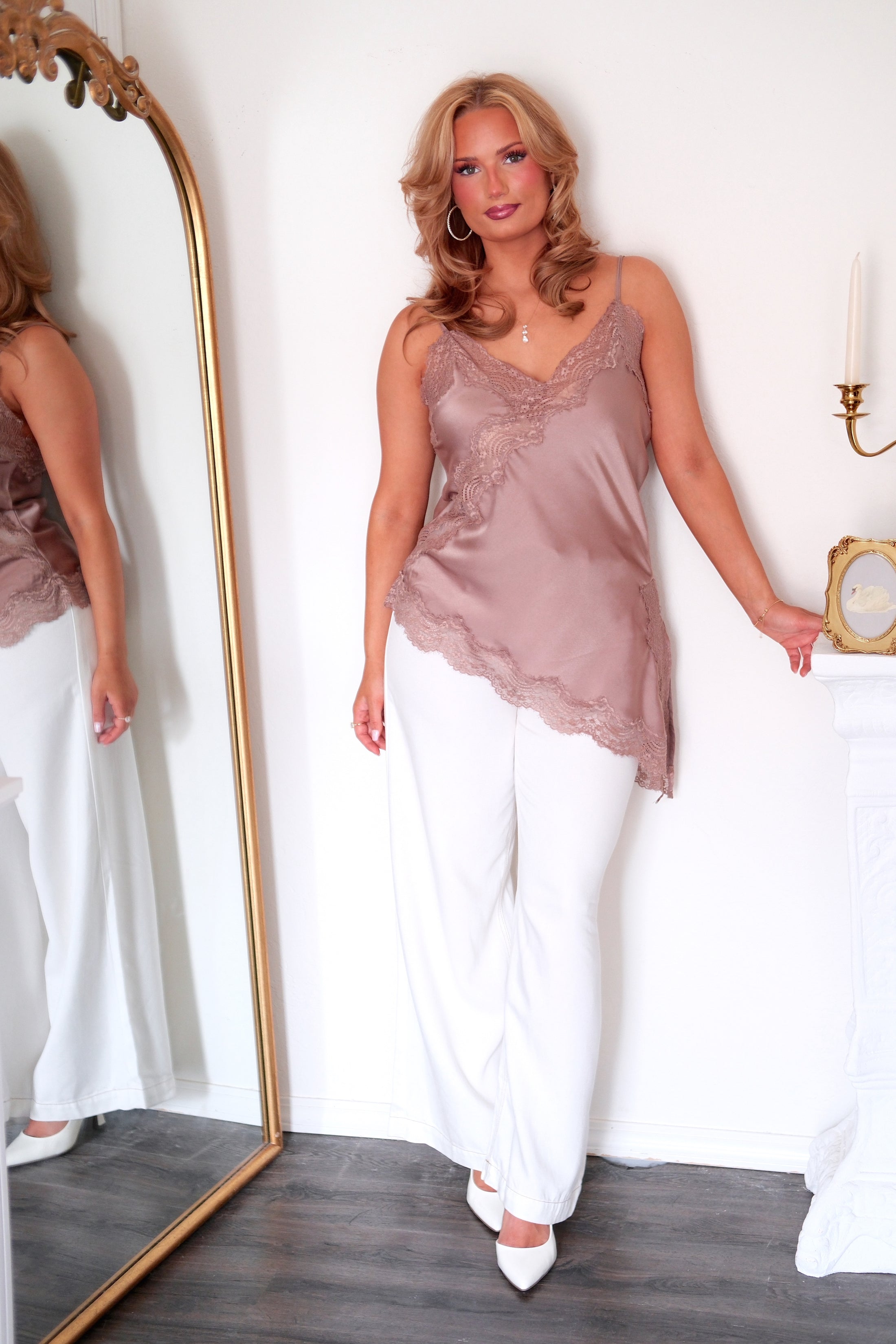 The French Kiss Lace Top – Taupe