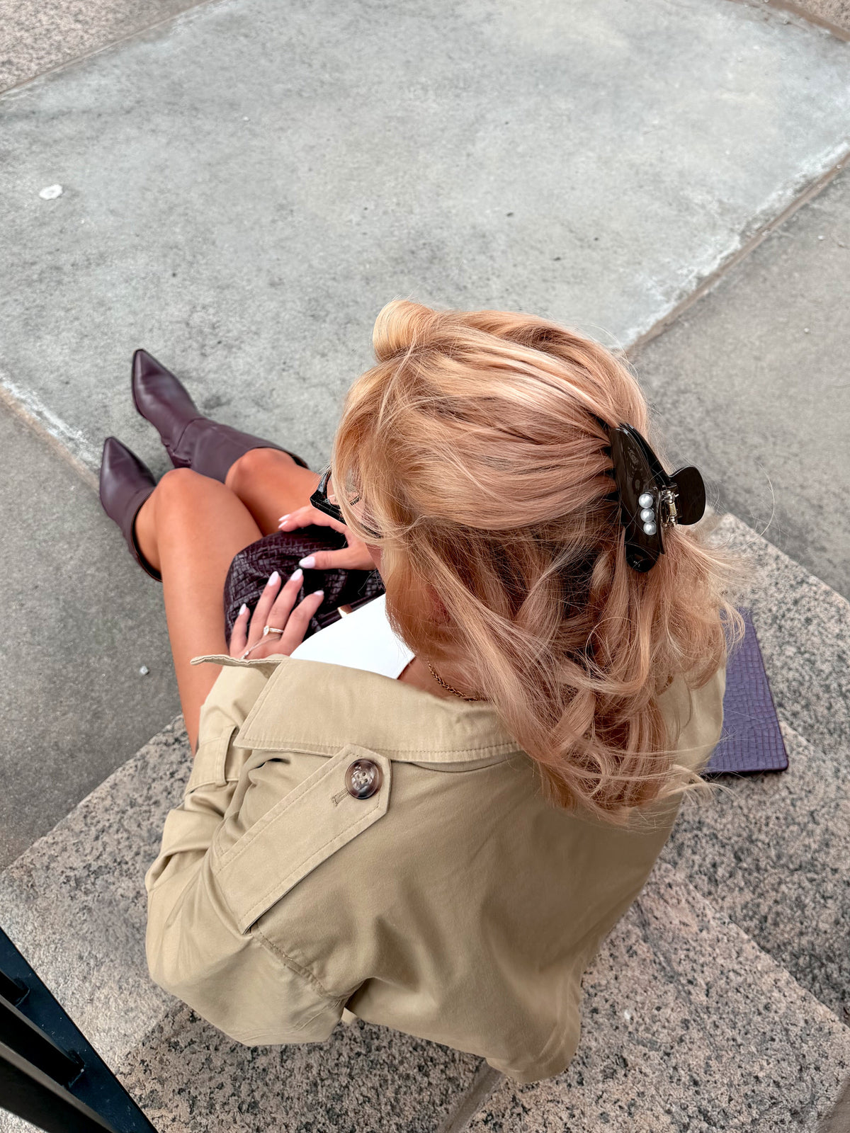 The Claudine Pearl Claw Clip - Midi