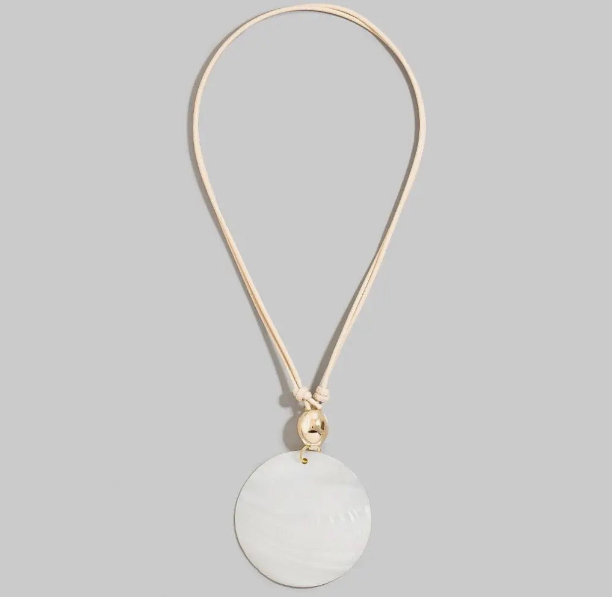 The Riviera Shell Pendant Necklace – Crème