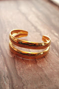 Load image into Gallery viewer, Ronan 18k Gold Bangle
