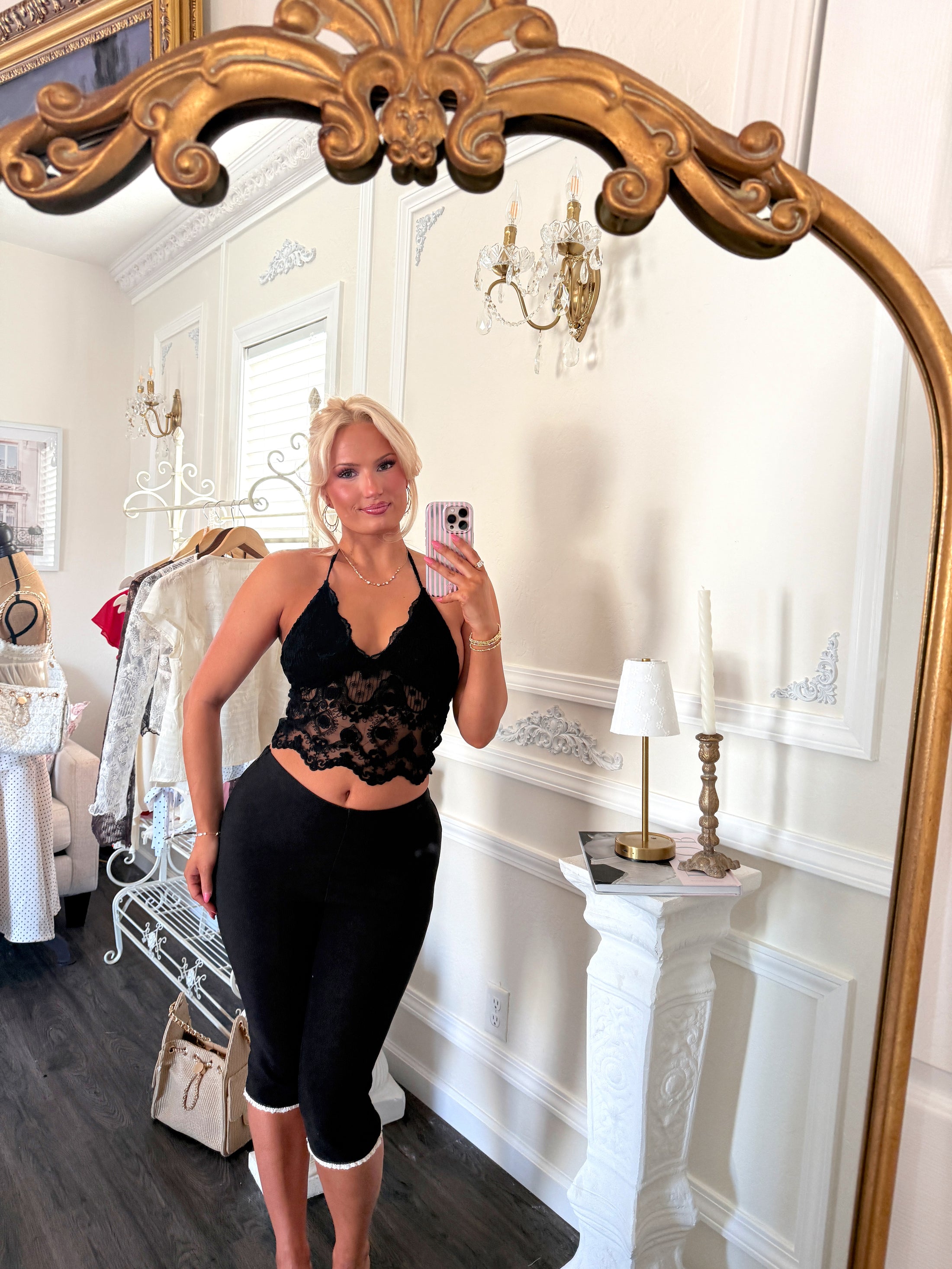The Éloise Lace Halter Top – Noir