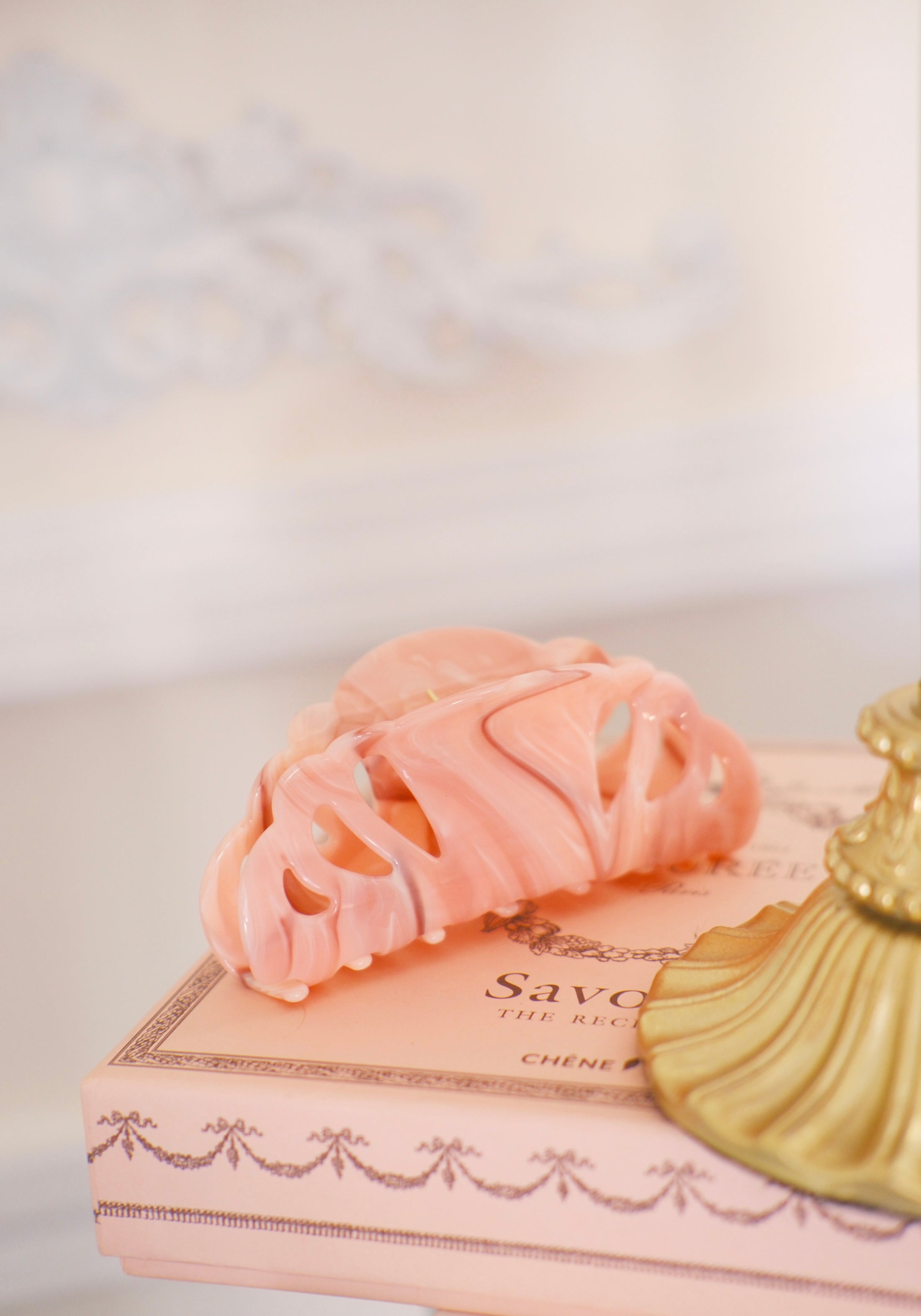 The Croissant Atelier Claw - Pink Chiffon