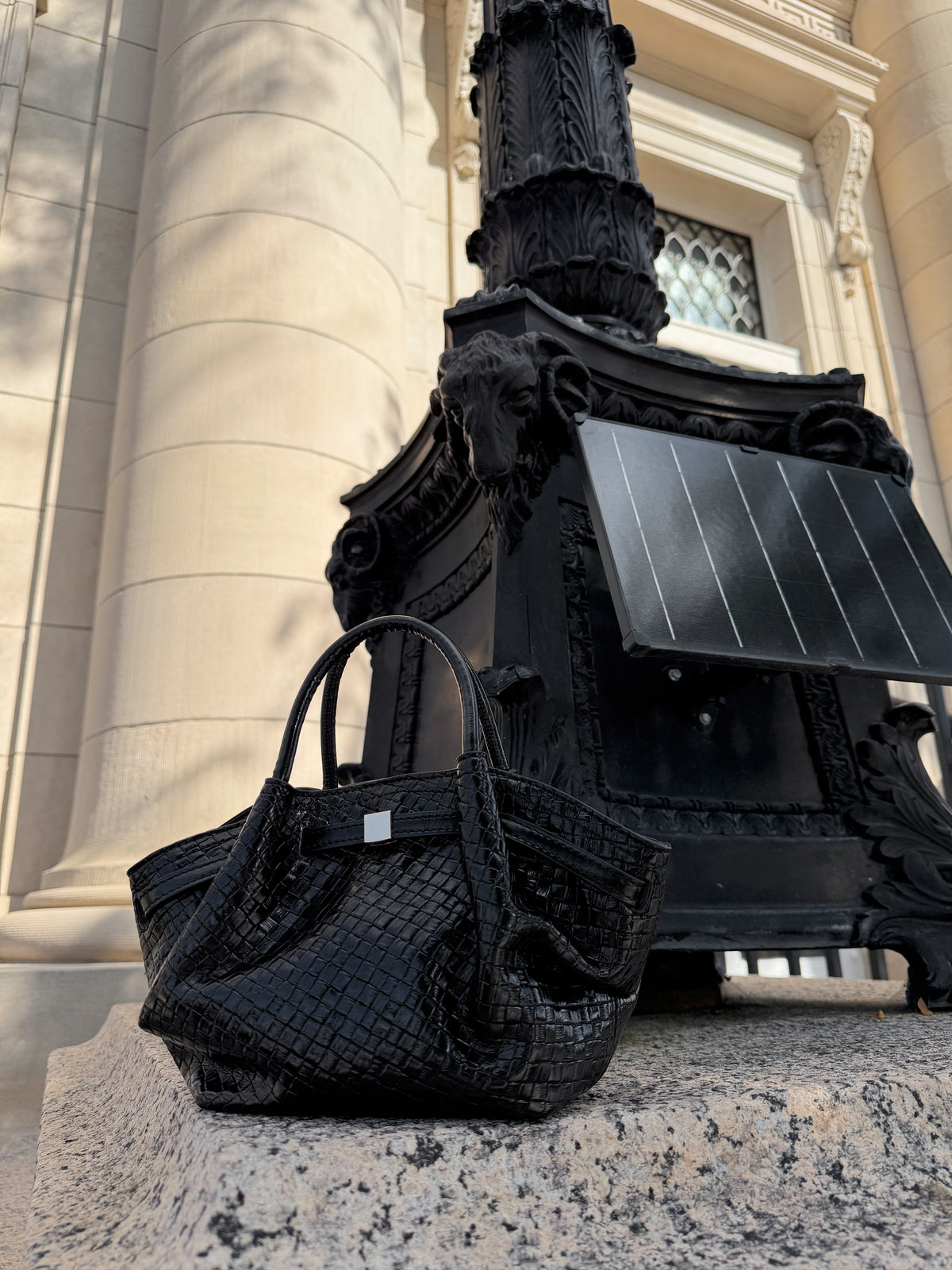 The Tribeca Woven Handbag — Noir
