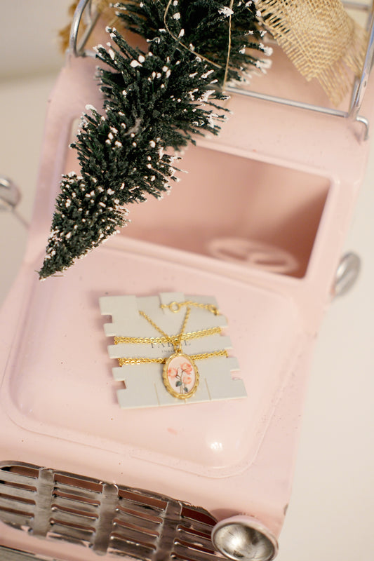 The Framed Roses Necklace