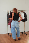 Load image into Gallery viewer, The Marlowe Barrel Jean – Medium Wash
