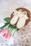 Load image into Gallery viewer, Château Stroll Sneakers
