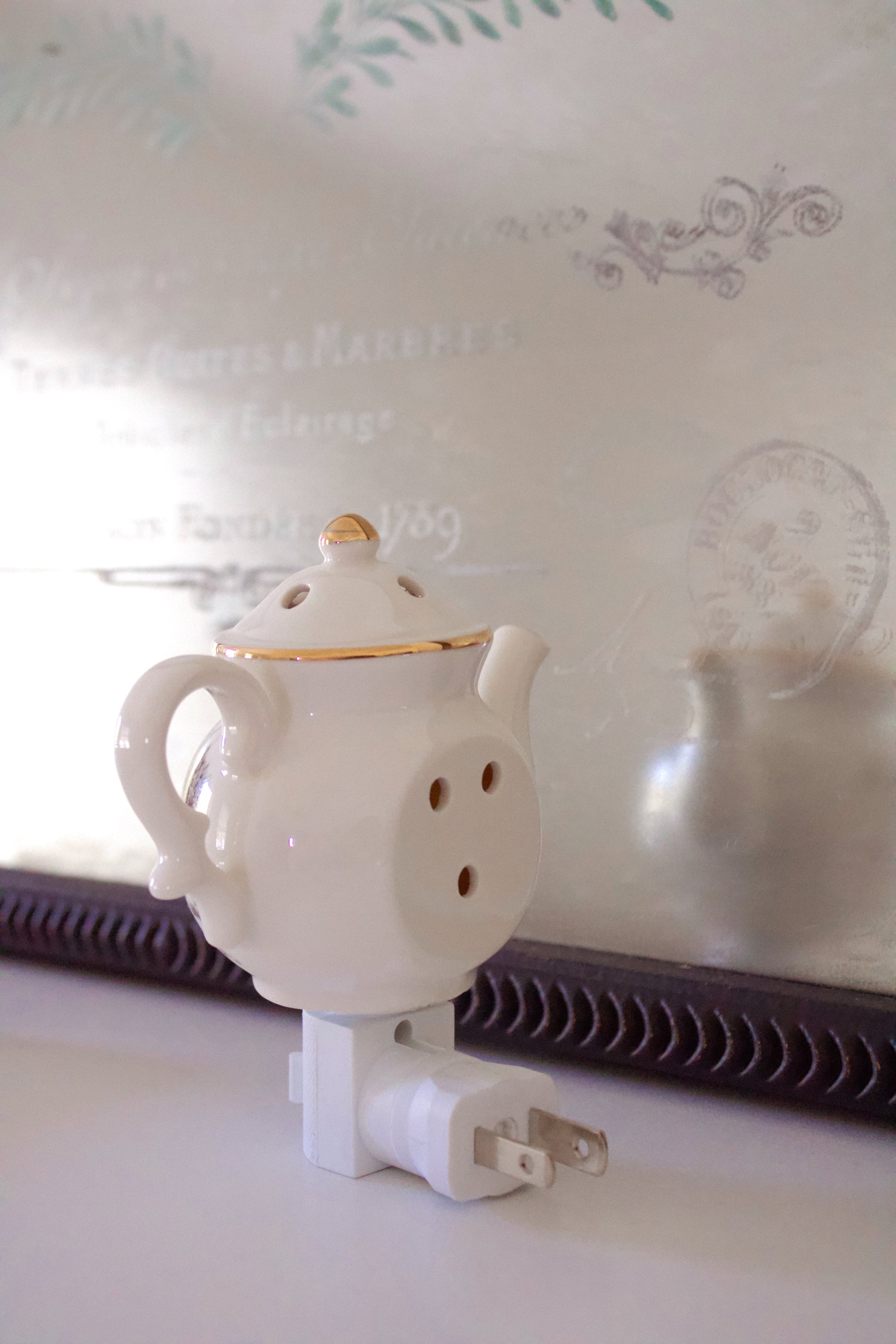 The English Tea Room Nightlight