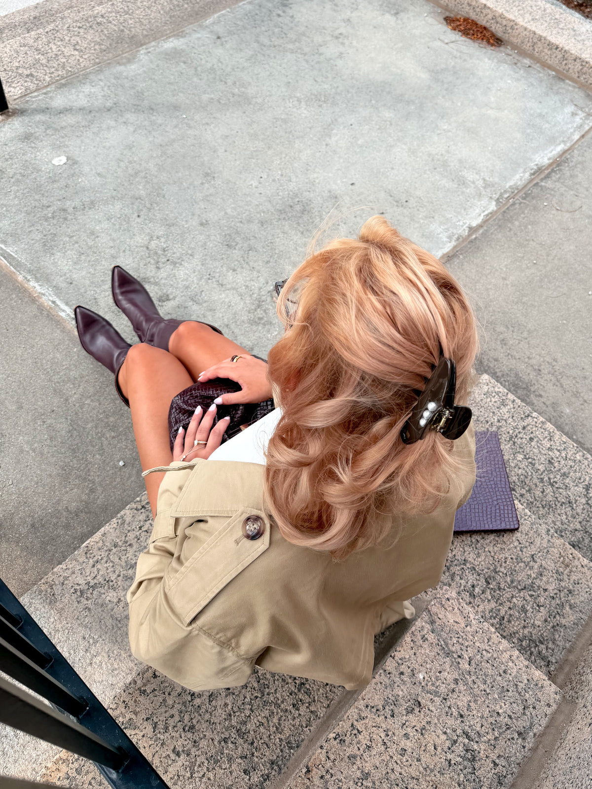 The Claudine Pearl Claw Clip - Midi