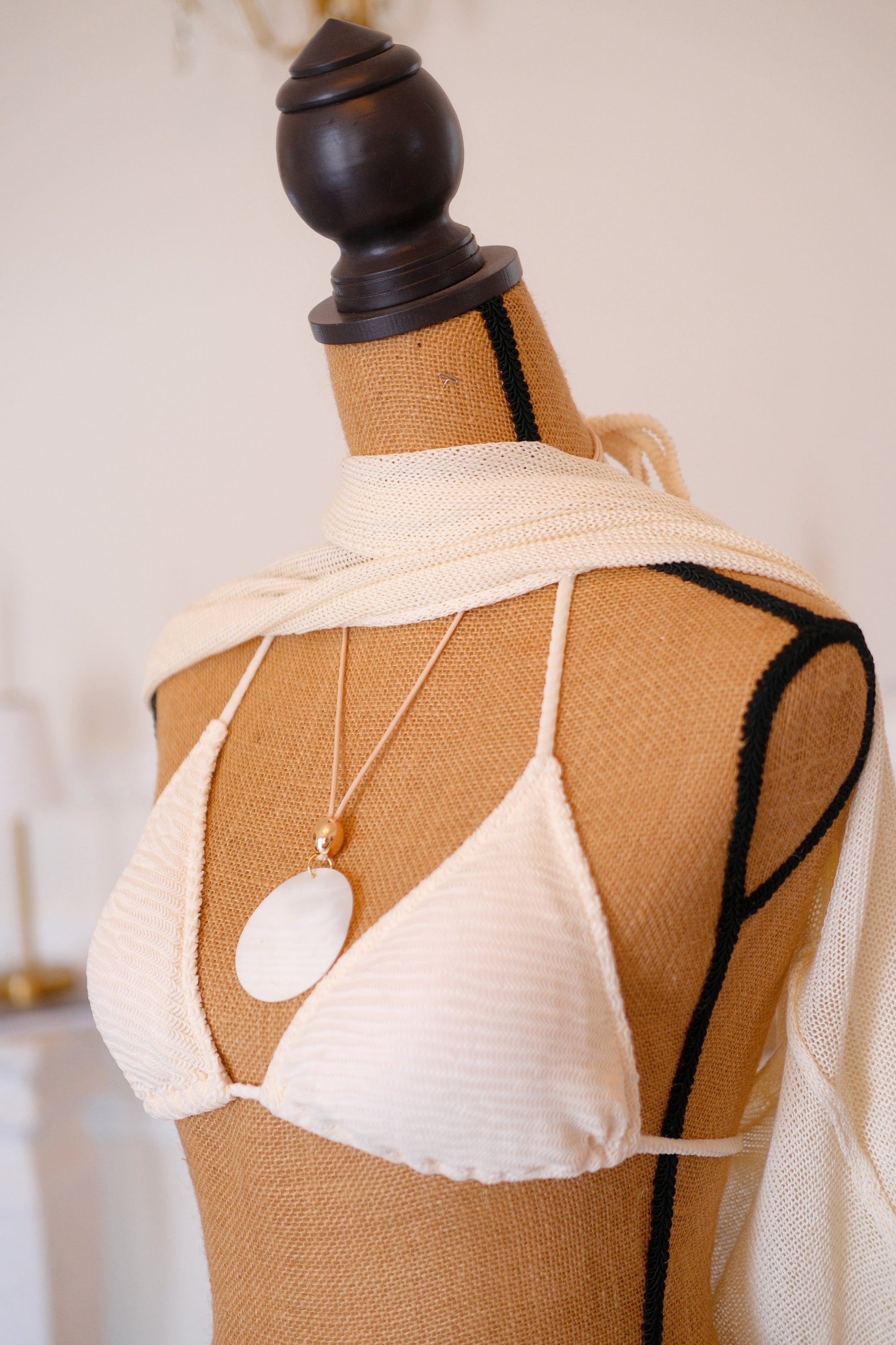 The Riviera Shell Pendant Necklace – Crème