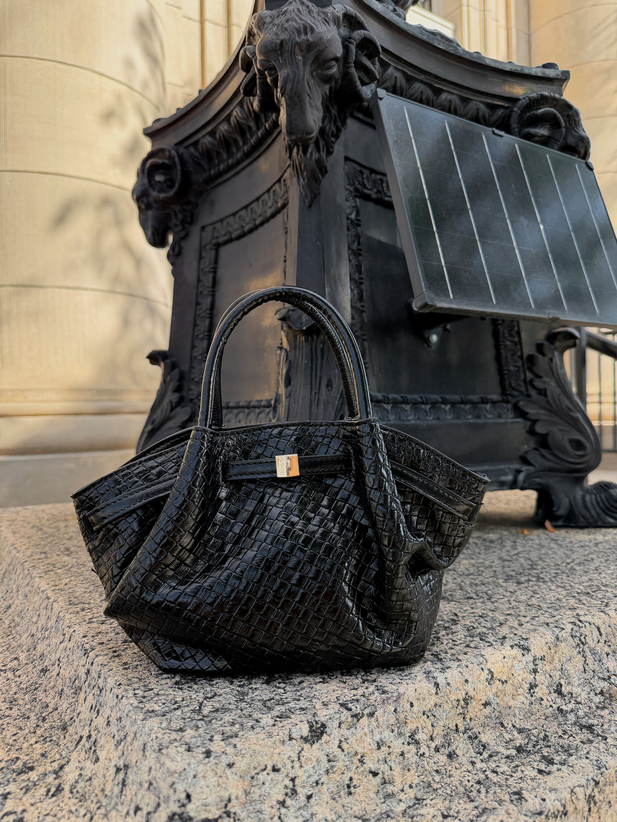 The Tribeca Woven Handbag — Noir