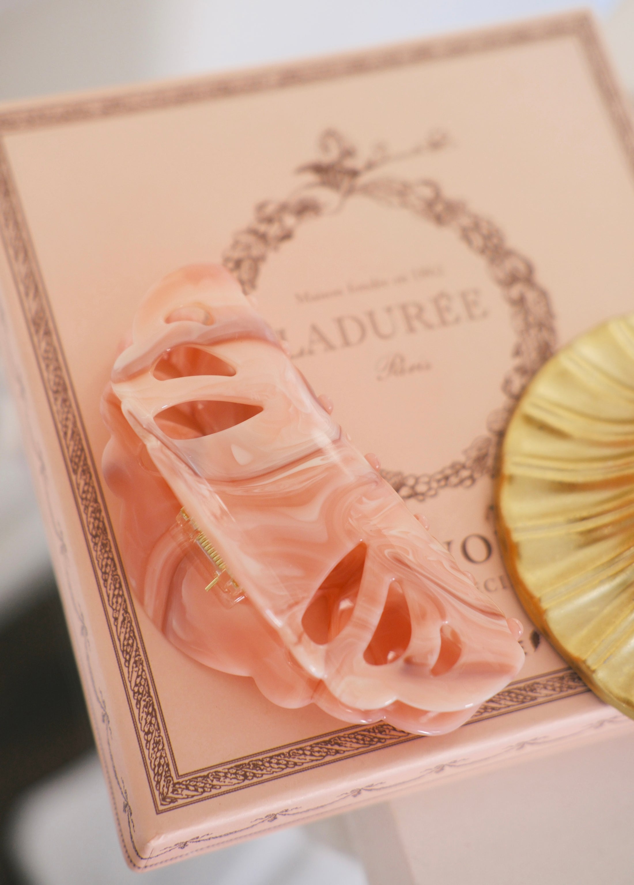 The Croissant Atelier Claw - Pink Chiffon