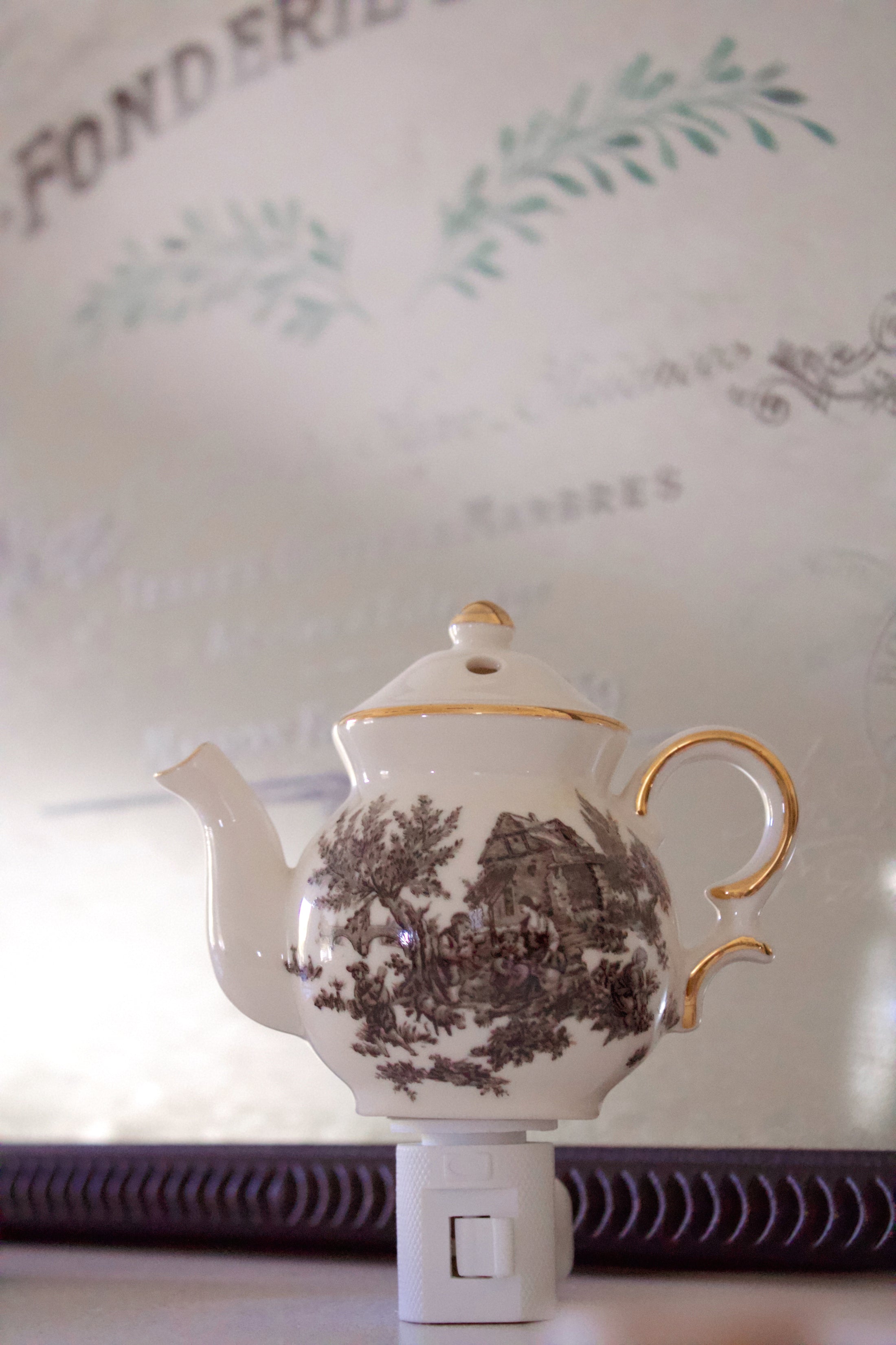The English Tea Room Nightlight